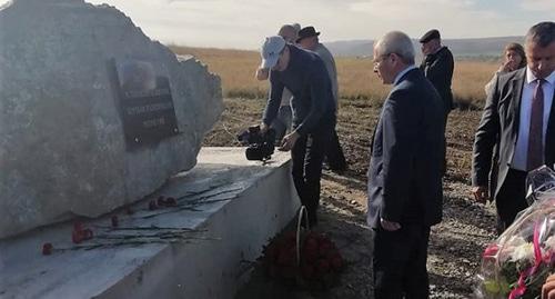 Камень в основание памятника репрессированным заложен в Карачаево-Черкесии. Фото: официальный сайт главы правительства КЧР http://kchr.ru/news/detailed/48154/