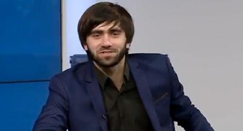 Руслан Чахкиев в эфире программы "Прайм Тайм". Скриншот с видео  https://www.youtube.com/watch?v=Z7dm_xpUlHw