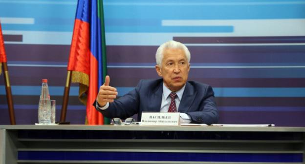 Владимир Васильев. Фото http://www.e-dag.ru/novosti/novosti-pravitelstva/vladimir-vasilev-my-nikomu-ne-dadim-zhit-za-schet-naroda.html