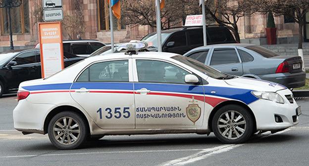 Полицейская машина. Армения. Фото: © Sputnik / Asatur Yesayants
https://ru.armeniasputnik.am/incidents/20171107/9350816/krupnoe-dtp-v-erevane-avtomobil-vrezalsya-v-pekarnyu-i-zagorelsya.html