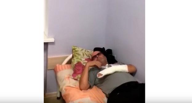 Один из активистов "Трезвой России" в больничной палате. Фото кадр видео 
gazetachernovik https://www.youtube.com/watch?time_continue=12&v=RlbtwTEtvUU
