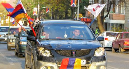 Участники автопробега "Сасна црер" в Степанакерте 17 ноября 2018 года. Фото Алвард Григорян для "Кавказского узла"