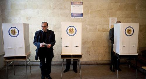 На избирательном участке. Тбилиси. фото: REUTERS/Nazik Armenakian