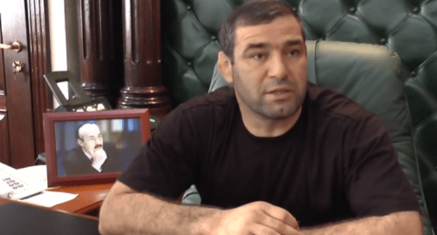 Сагид Муртазалиев. Кадр видео Арип Ибрагимов на YouTube "Сагид Муртазалиев поощрил триумфаторов ЧР-2013". 