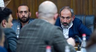 Никол Пашинян. Фото  Sputnik / Asatur Yesayants
https://ru.armeniasputnik.am/politics/20181126/15871808/mezhdu-angelami-i-demonami-rpa-rasskazala-pochemu-za-nih-stoit-progolosovat.html