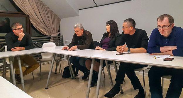 Участники дискуссионно-аналитического центра "Альтернатива". Фото Тимура Исаева для "Кавказского узла".