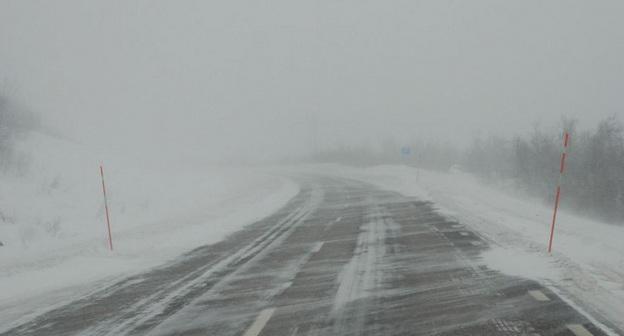 Метель на трассе в Краснодарском крае. Фото пресс-службы краевой администрации. https://admkrai.krasnodar.ru/content/1131/show/453803/