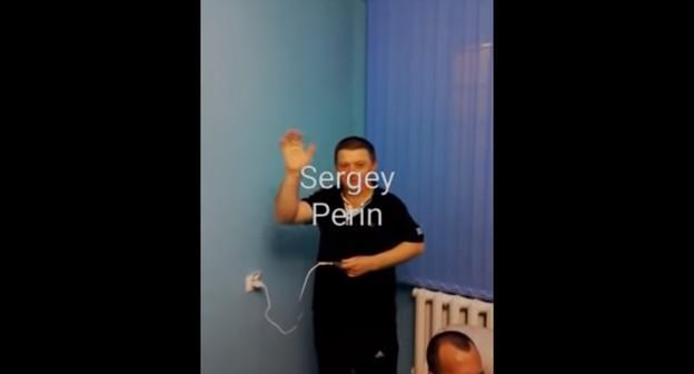 Стоп-кадр опубликованного на YouTube видео «Цеповяз Вячеслав: Суровые будни заключенного в ФКУ ИК-3 Амурской области»