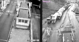 Скриншот с веб-камеры на сайте Kray-zemli.com, показывающий ситуацию на КПП "Верхний Ларс" на 12:30 мск 2 декабря 2018 года.