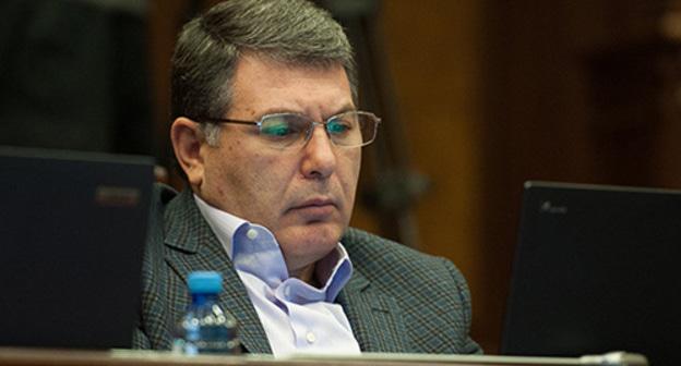 Арам Арутюнян. Фото © Sputnik / Asatur Yesayants
https://ru.armeniasputnik.am/politics/20181203/16001172/ehks-ministra-ohrany-prirody-armenii-arestuyut-genprokuror-obratilsya-v-parlament.html