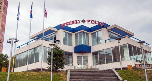 Полицейский участок в Тбилиси. Фото SPUTNIK / LEVAN AVLABRELI
 https://sputnik-georgia.ru/incidents/20181206/243322826/Zyatyu-prezidenta-Gruzii-grozit-do-8-let-tyurmy.html