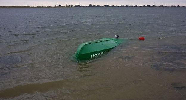 Перевернутая лодка . Фото  http://vosvod.info/page/news/proisshestvija-na-vode/view-1945