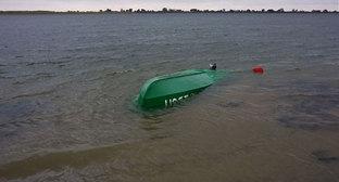 Перевернутая лодка . Фото  http://vosvod.info/page/news/proisshestvija-na-vode/view-1945