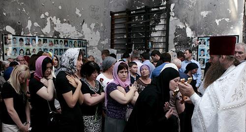 Траурные мероприятия в школе №1 в Беслане. 3 сентября 2015 г. Фото: REUTERS/Kazbek Basayev