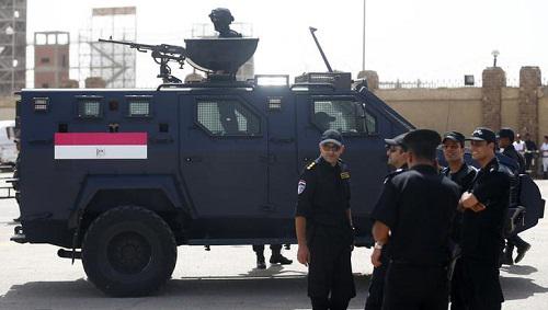 Сотрудники египетских спецслужб и бойцы спецназа в Каире. REUTERS/Amr Abdallah Dalsh