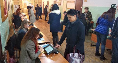 Голосование на одном из избирательных участков в Гюмри. Армения, 9 декабря 2018 года. Фото Гора Алексаняна для "Кавказского узла"