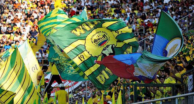 Флаги ФК "Анжи". Фото http://www.fc-anji.ru/news/ru/club_news/bileti_na_match_so_spartakom041218/