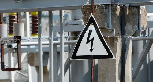 Знак электричества на подстанции. Фото Нины Тумановой для "Кавказского узла"