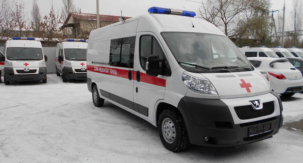 Машины скорой помощи. Фото Елены Синеок Юга.ру