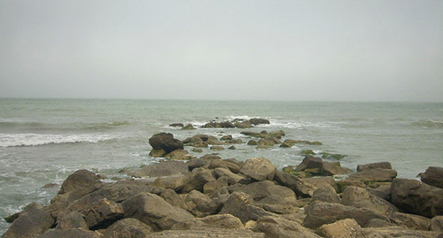 Берег Каспийского моря. Фото: Irada https://ru.wikipedia.org/