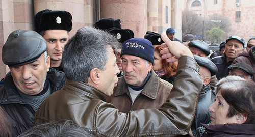 Работники "Наирита" возле здания правительства Армении. Ереван, 19 декабря 2018 г. Фото Тиграна Петросяна для "Кавказского узла"