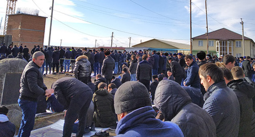 Траур по убитым в торговом центре Назрани. 14 декабря 2018 г. Фото Умара Йовлоя для "Кавказского узла"