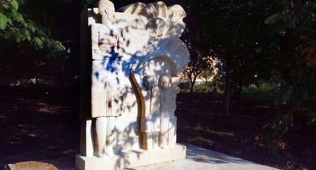 Памятник русской учительницев селе Усемикент. Фото http://minnacrd.ru/news/item/1194 