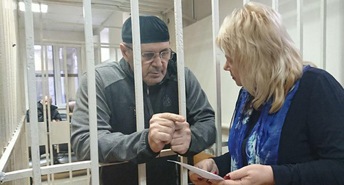 Оюб Титиев в зале суда. Фото: Пресс-служба ПЦ "Мемориал" 