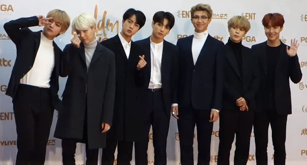 Участники корейской группы BTS. Фото 뉴스인스타 (NewsInStar) https://ru.wikipedia.org/wiki/BTS#/media/File:방탄소년단(BTS)_180110_제_32회_골든디스크.png