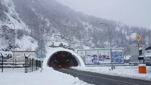 Южный портал Рокского тоннеля. 27 декабря 2018 года. Фото со страницы МЧС Южной Осетии в Facebook. https://www.facebook.com/mhsryo/photos/pcb.315647665753682/315647615753687/?type=3&theater
