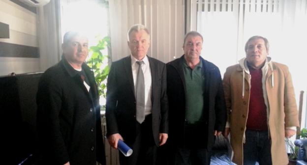 Тарик Топчу (справа) с черкесскими активистами. Фото предоставлено "Кавказскому узлу" Тариком Топчу