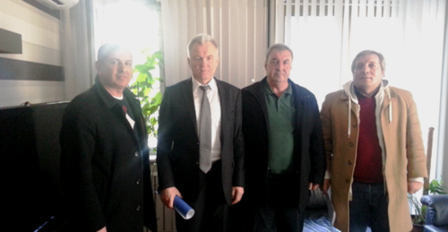 Тарик Топчу (справа) с черкесскими активистами. Фото предоставлено "Кавказскому узлу" Тариком Топчу