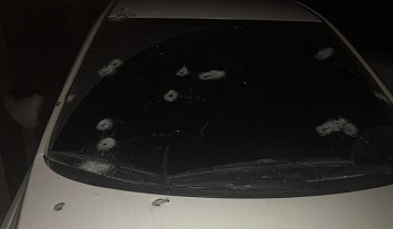 Машина, обстрелянная в Назрани в ночь на 31 декабря. Фото - пресс-служба МВД Ингушетии.