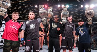 Магомед Магомедкеримов (второй слева). Фото со страницы PFL в Twitter. https://twitter.com/ProFightLeague?ref_src=twsrc%5Etfw%7Ctwcamp%5Etweetembed&ref_url=https%3A%2F%2Fsport24.ru%2Fnews%2Fmma%2F2019-01-01-rashid-magomedov-magomed-magomedkerimov-abusupiiyan-magomedov-finaly-pfl-31-dekabrya-million-dollarov-video