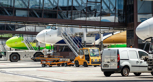 Технические службы в аэропорту Сочи. Фото: пресс-служба международного аэропорта Сочи http://aer.aero/press-center/photo/mezhdunarodnyy-aeroport-sochi/