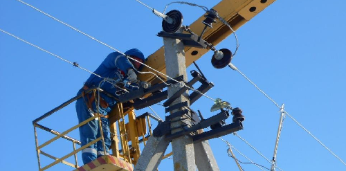 Работы по восстановлению электроснабжения. Фото пресс-службы МРСК Юга.