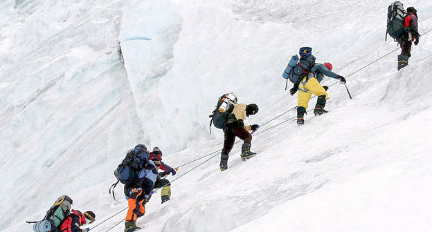 Спасатели в горах. Фото:http://07.mchs.gov.ru/operationalpage/operational/item/7823401/