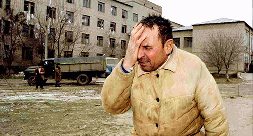 На месте теракта. Кизляр, Дагестан, 10 января 1996 года. Фото: REUTERS/Stringer