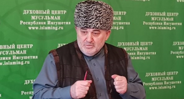 Иса Хамхоев. Фото: пресс-служба муфтията Ингушетии, https://muftiyatri.ru/2019/01/07/совещание-в-дцм-ри-07-01-2019/ 