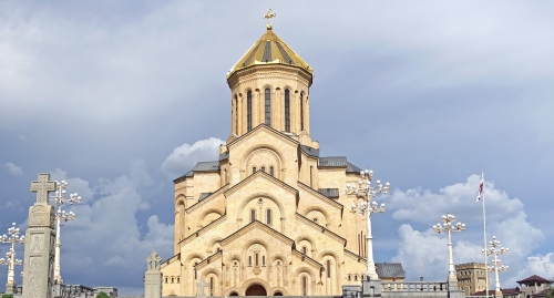 Главный кафедральный собор Грузинской православной церкви, Тбилиси. Фото:  Tiia Monto, wikimedia.org/wiki/File:Holy_Trinity_Cathedral_in_Tbilisi_2.jpg