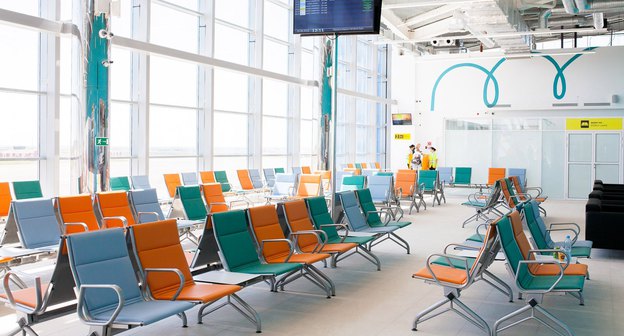 Зал ожидания волгоградского аэропорта. Фото с сайта аэропорта, http://аэропортволгоград.рф/upload/iblock/471/3wI6T_aiKeA.jpg