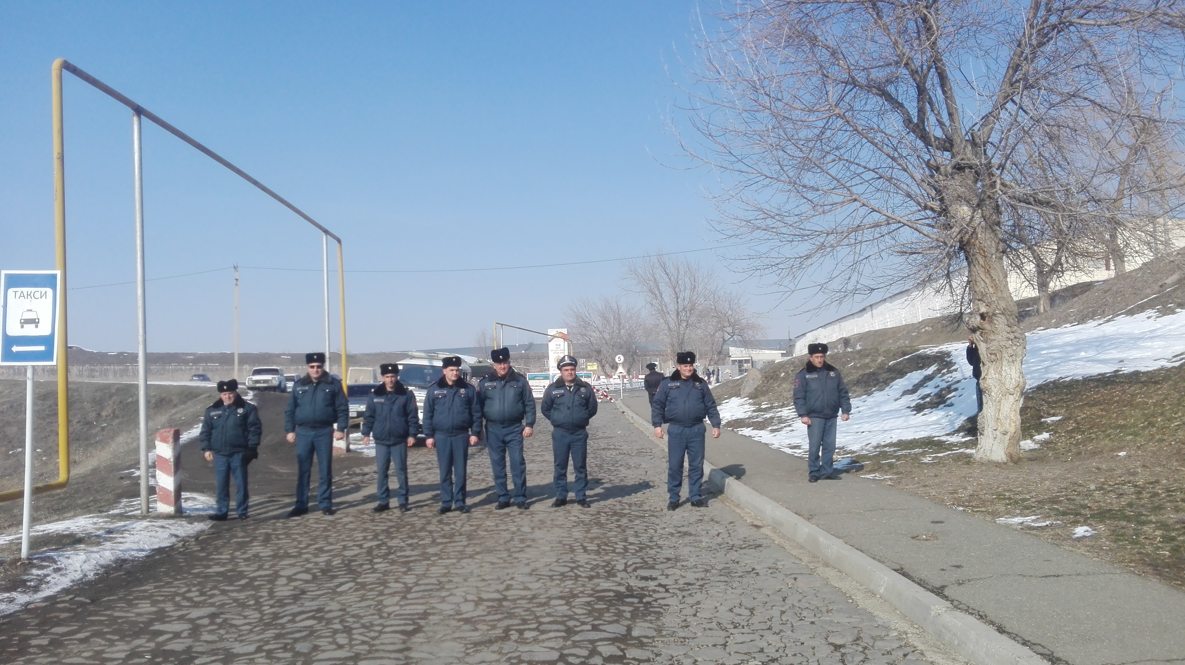 Полицейский кордон перед 102-й российской военной базой в Гюмри 12 января 2019 года. Фото Армине Мартиросян для "Кавказского узла"