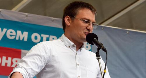 Михаил Беньяш на митинге сторонников Навального в Краснодаре. Фото Елены Синеок, Юга.ру