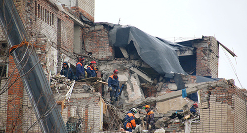 Спасатели работают на месте взрыва в многоэтажке. Шахты, 14 января 2019 г. Фото Вячеслава Прудникова для "Кавказского узла" 