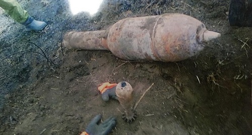 Авиабомба, найденная в Моздокском районе. Фото: пресс-служба ГУ МЧС по Северной Осетии http://15.mchs.gov.ru/pressroom/news/item/7839525/