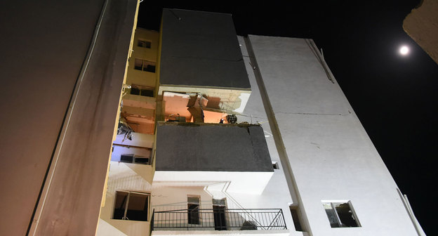 © SPUTNIK / STRINGER

Последствия взрыва в девятиэтажном доме на окраине Тбилиси. 
Фото: https://sputnik-georgia.ru/incidents/20190117/243934144/Vzryv-v-Tbilisi-zhitelyam-povrezhdennogo-doma-pozvolili-zabrat-veschi.html