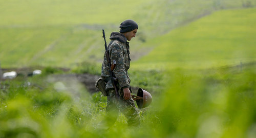 Солдат армянской армии возле города Мартуни Нагорного Карабаха. Фото REUTERS/Stuff
