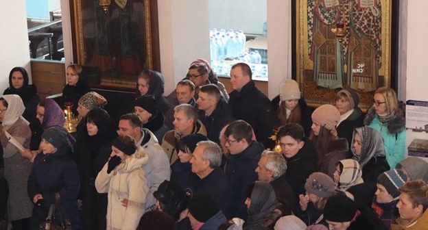 Панихида по семье Пашутиных в Шахтах 18 января 2019 года. Фото пресс-службы администрации города. http://shakhty-gorod.ru/about/info/news/30359/