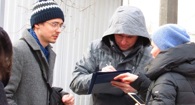 Составление протокола на активиста Романа Зайцева 19 января 2019 года. Фото Вячеслава Ященко для "Кавказского узла"