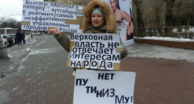 Ольга Карпухнова на одиночном пикете в Волгограде 19 января 2019 года. Фото Татьяны Филимоновой для "Кавказского узла"